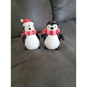 Target Home Sleddin Hill Christmas Holiday Penguins Salt Pepper Shaker Set‎